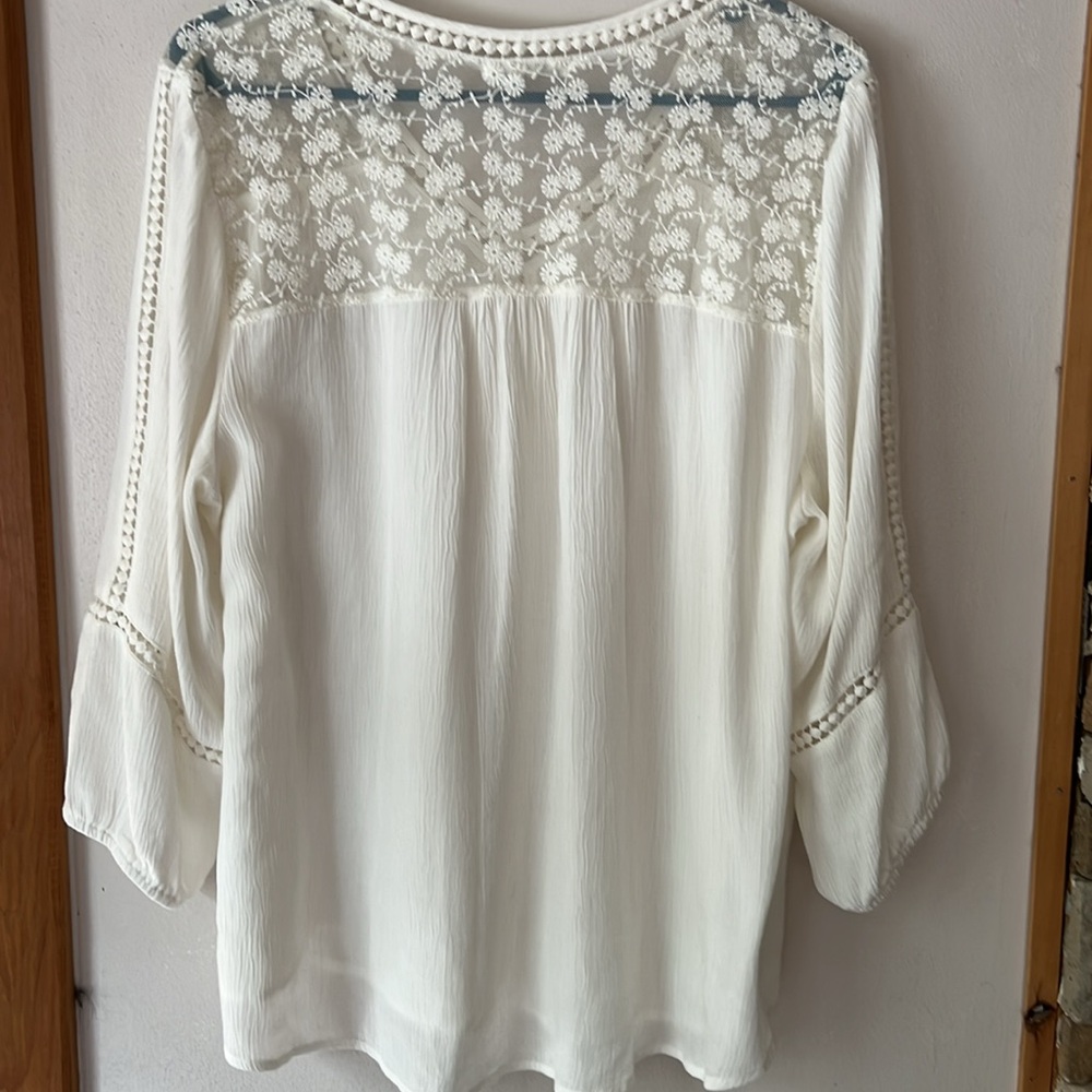 John Paul Richard Raelinn Crochet Detail Top Size XL Ivory Color - Picture 5 of 10